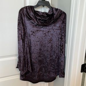 Umgee Velvet top size M in dark purple